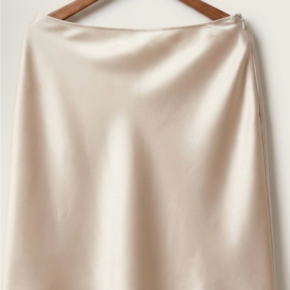 Chic Satin Midi Skirt in Cream